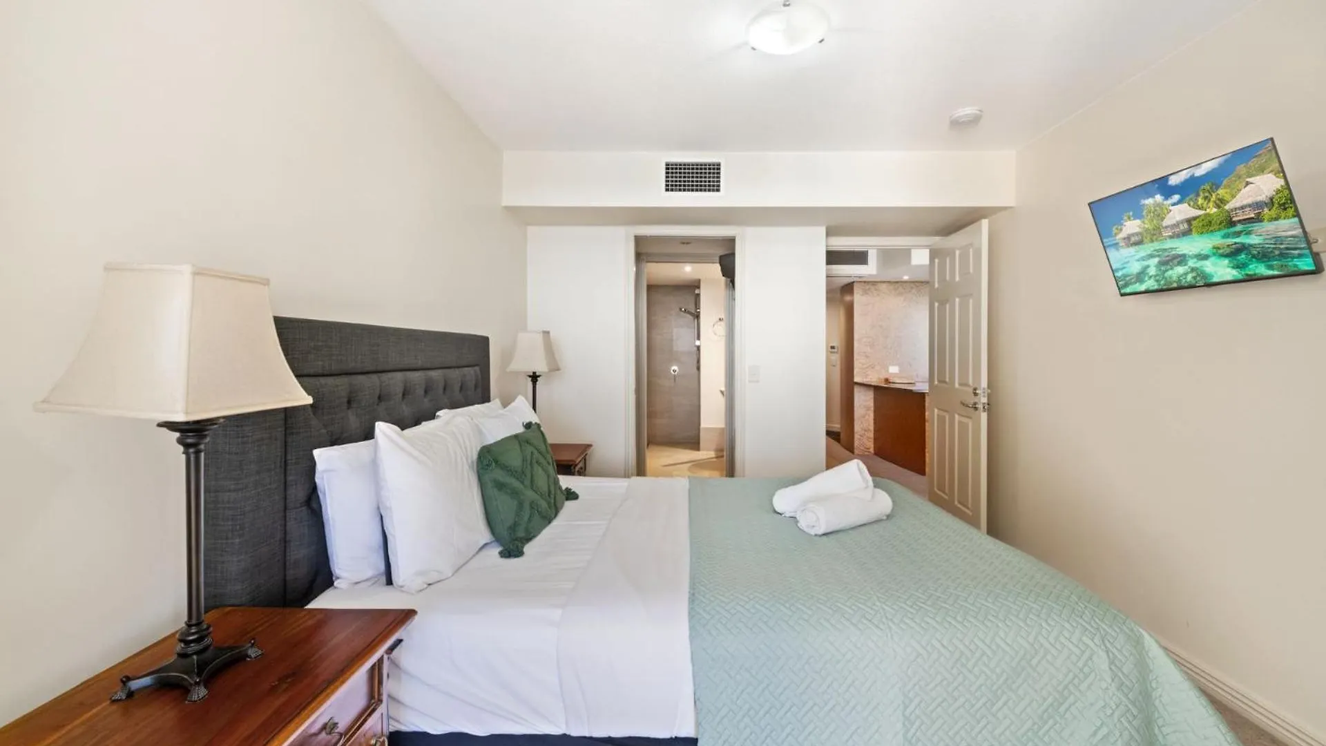 Zanzibar 905, Ocean Front 2 Bedroom Apartment Мулулаба Австралия