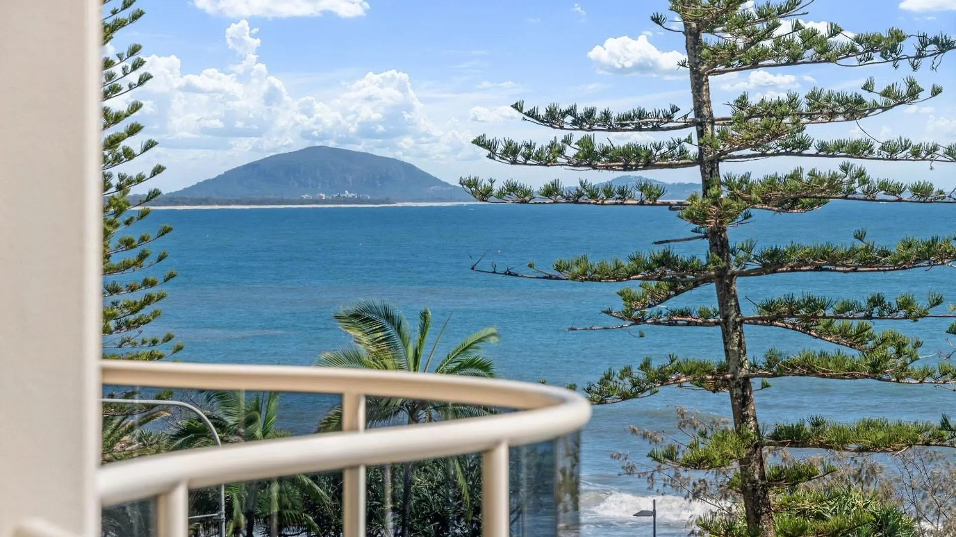 Zanzibar 905, Ocean Front 2 Bedroom Apartment Мулулаба Австралия