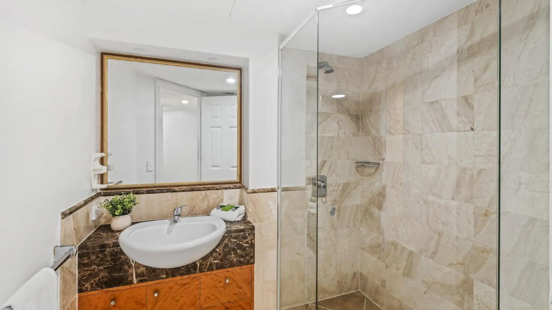 Zanzibar 905, Ocean Front 2 Bedroom Apartment Mooloolaba Australien